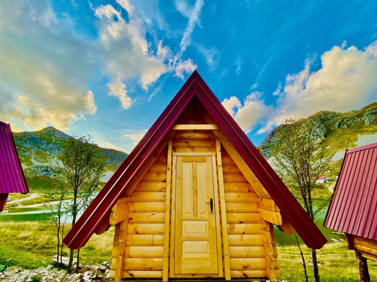 לינה וארוחת בוקר פודגוריצה Kapetanovo Jezero Bungalov מראה חיצוני תמונה