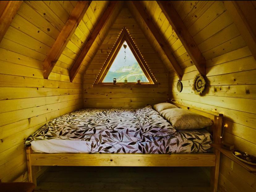 לינה וארוחת בוקר פודגוריצה Kapetanovo Jezero Bungalov מראה חיצוני תמונה