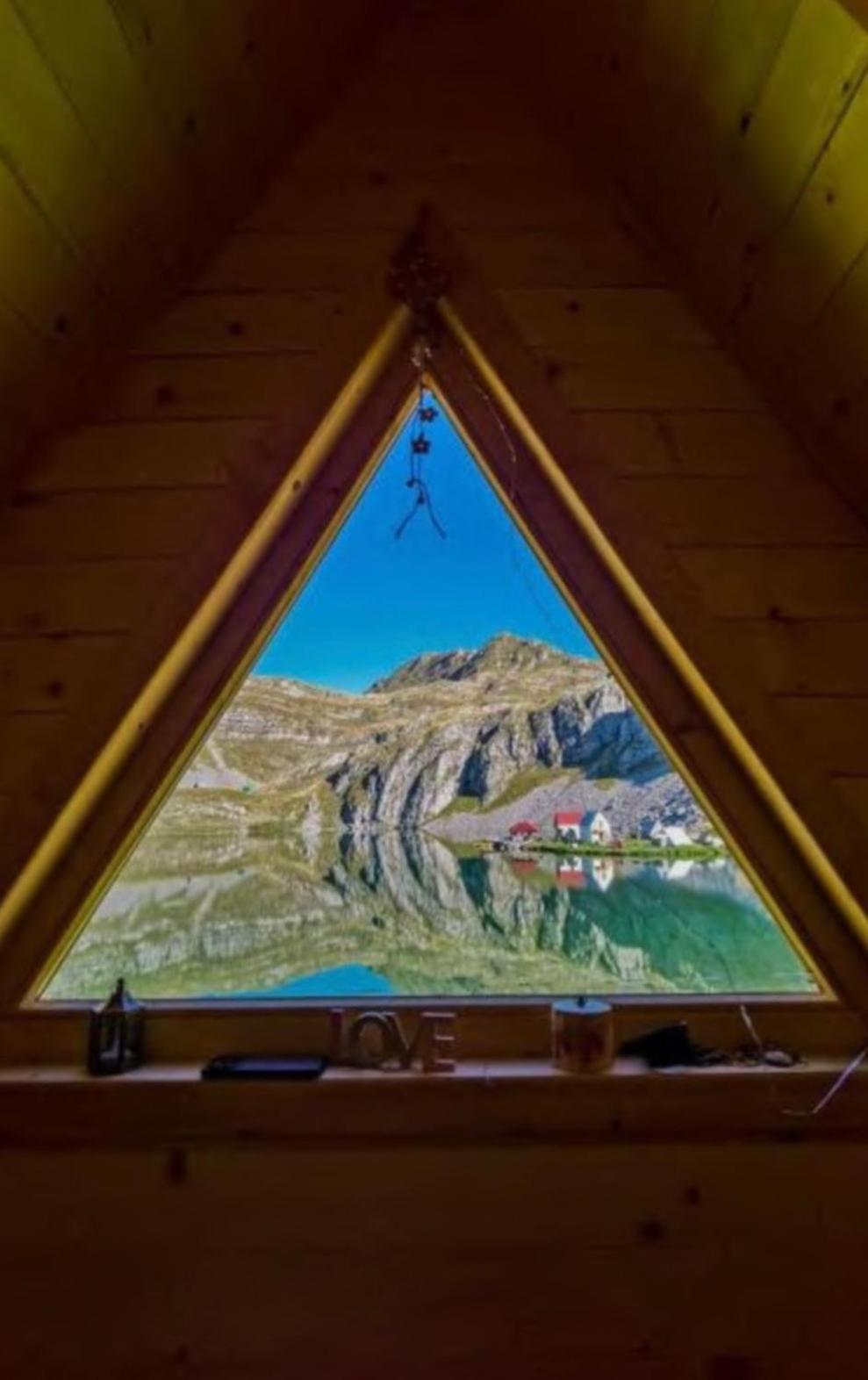 לינה וארוחת בוקר פודגוריצה Kapetanovo Jezero Bungalov מראה חיצוני תמונה
